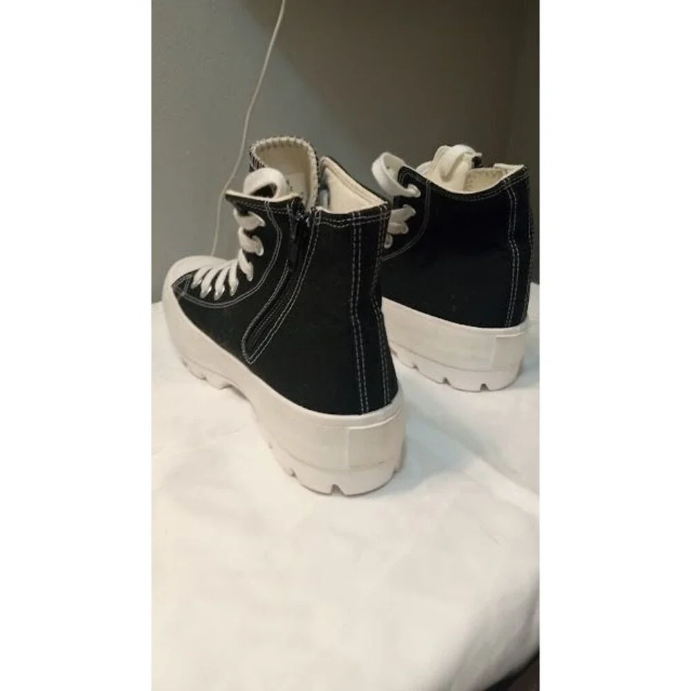 Vespa Z Women’s Shoes – Black/White – Slip‑On Style – Size 7.5